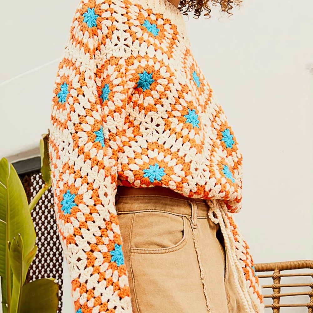 Crochet Patterned Sweater - Picture 4 of 6